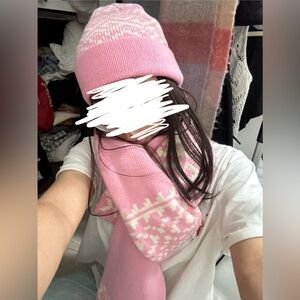 Brunette The Label Pink and Cream Knit Accessory